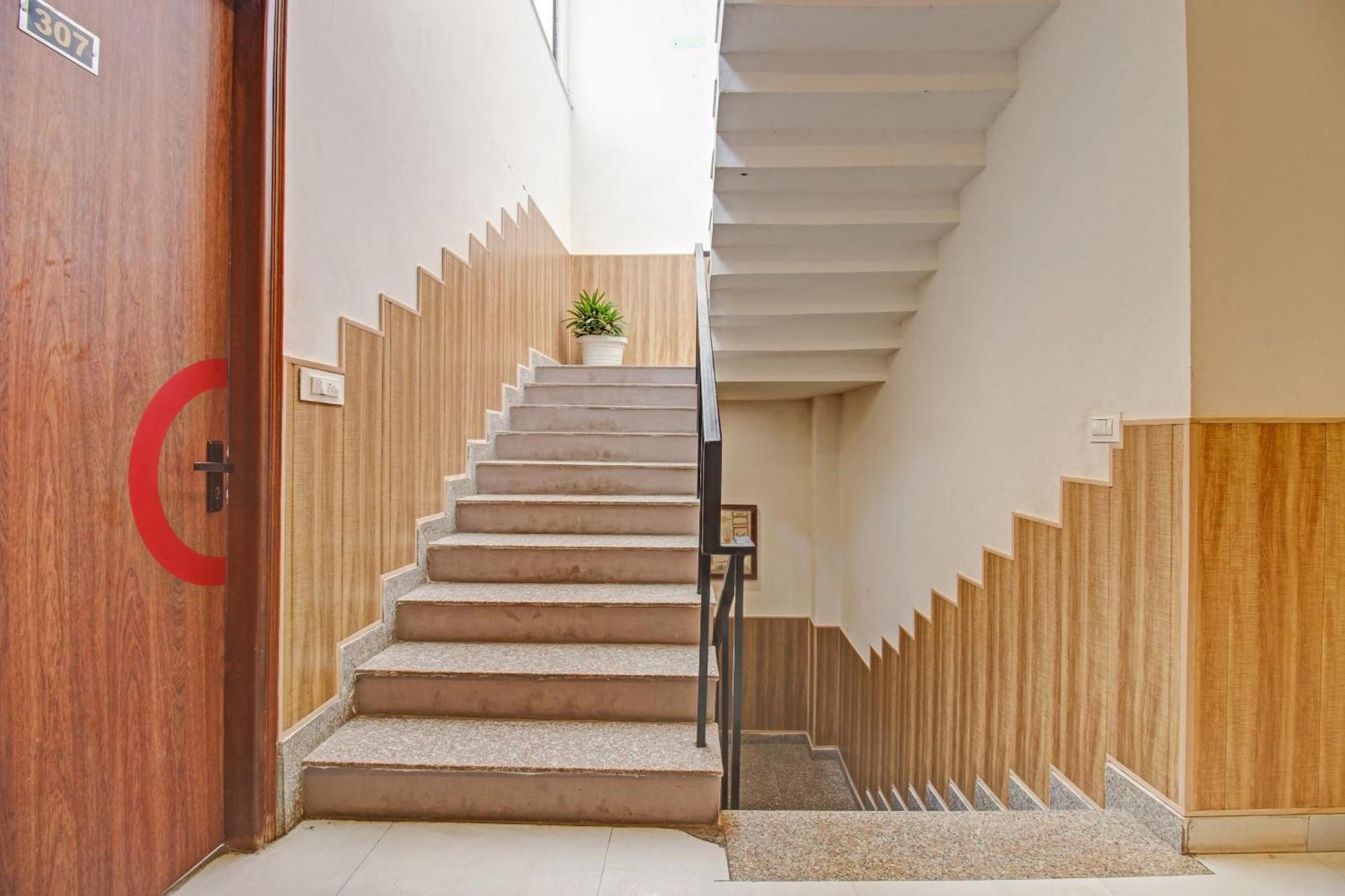 Super Townhouse Kachnar House Vikas Nagar Hotel Hasanganj Kültér fotó